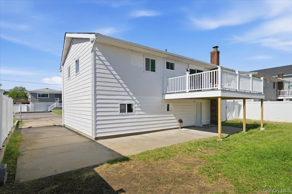 14 Garfield Place Lindenhurst, NY 11757