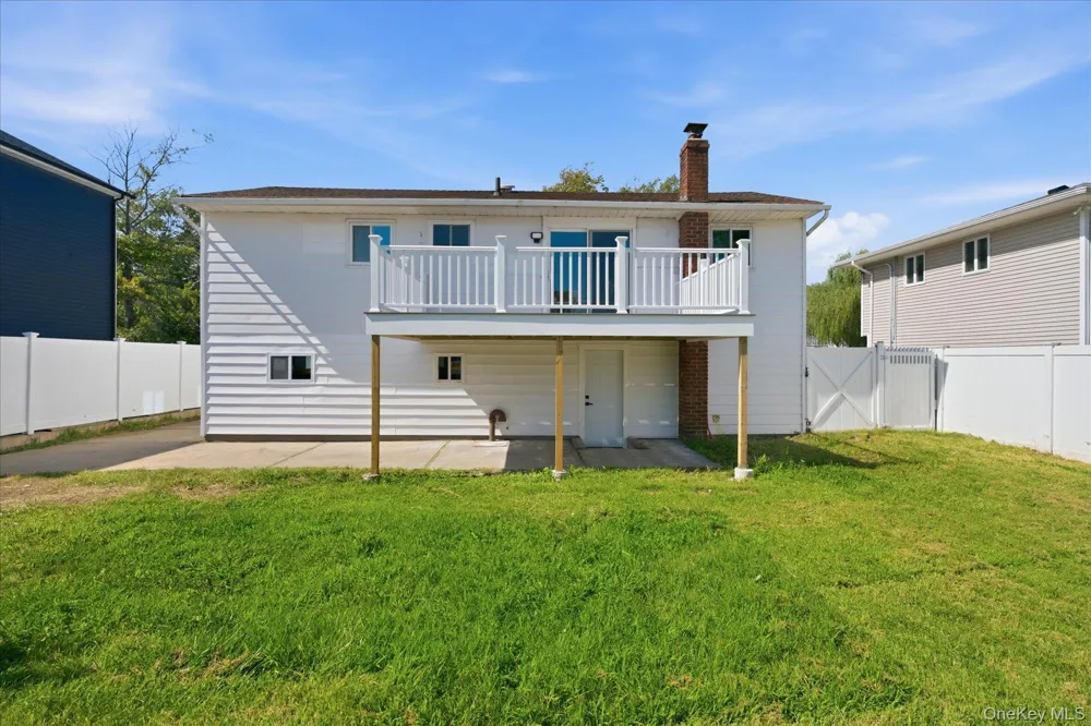 14 Garfield Place Lindenhurst, NY 11757