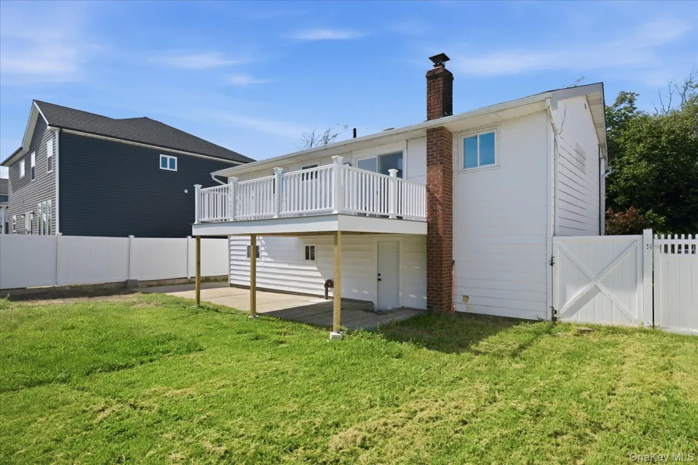 14 Garfield Place Lindenhurst, NY 11757