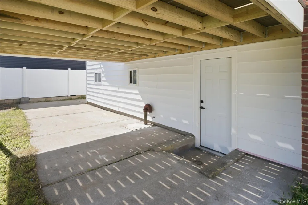 14 Garfield Place Lindenhurst, NY 11757