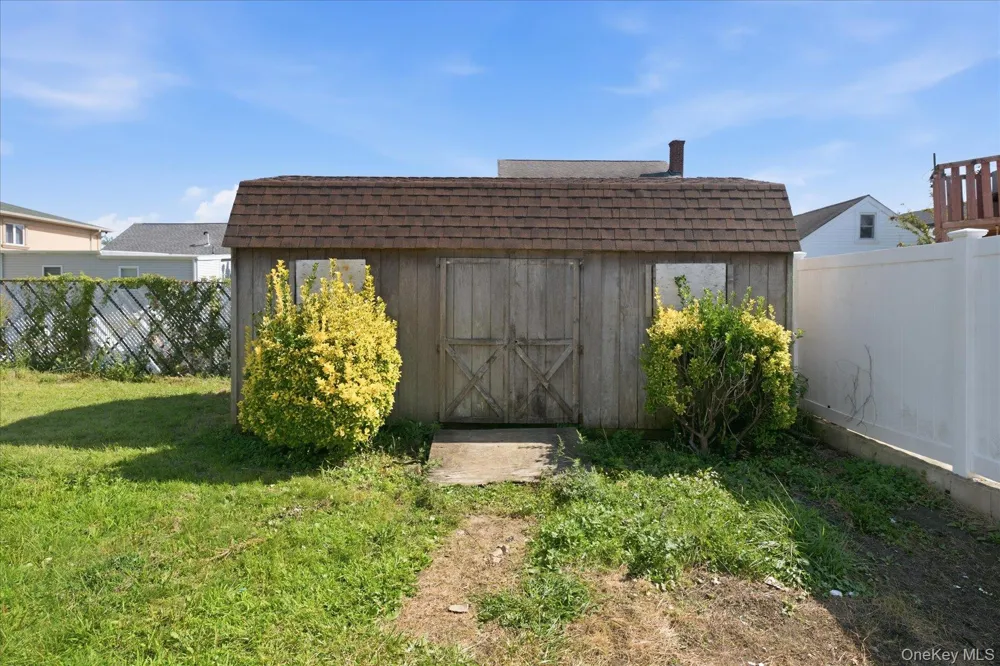 14 Garfield Place Lindenhurst, NY 11757