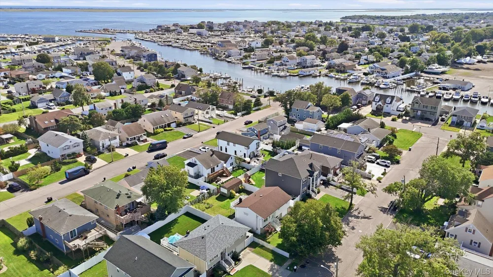 14 Garfield Place Lindenhurst, NY 11757