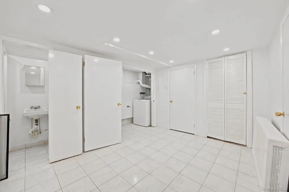 39-27 49th Street Sunnyside, NY 11104