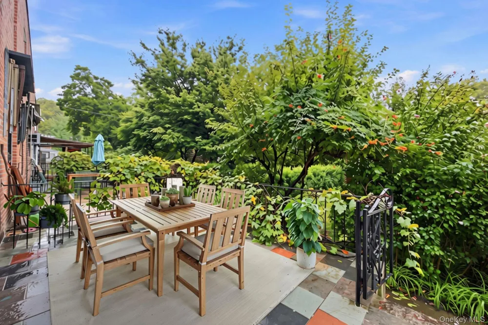 39-27 49th Street Sunnyside, NY 11104