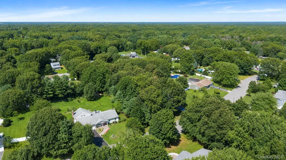 29 Niewood Drive Ridge, NY 11961