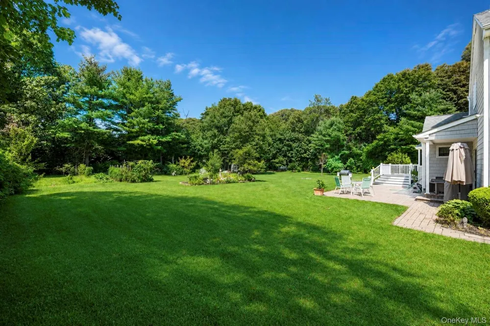 29 Niewood Drive Ridge, NY 11961