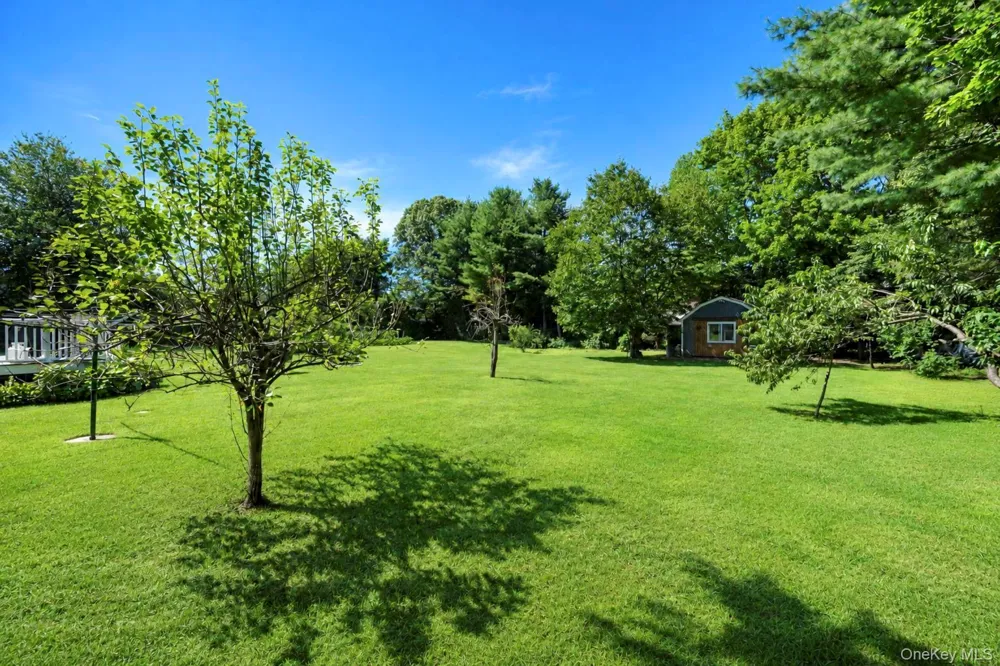 29 Niewood Drive Ridge, NY 11961