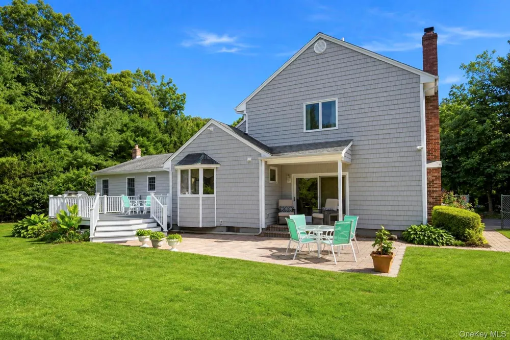 29 Niewood Drive Ridge, NY 11961