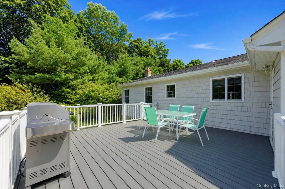 29 Niewood Drive Ridge, NY 11961