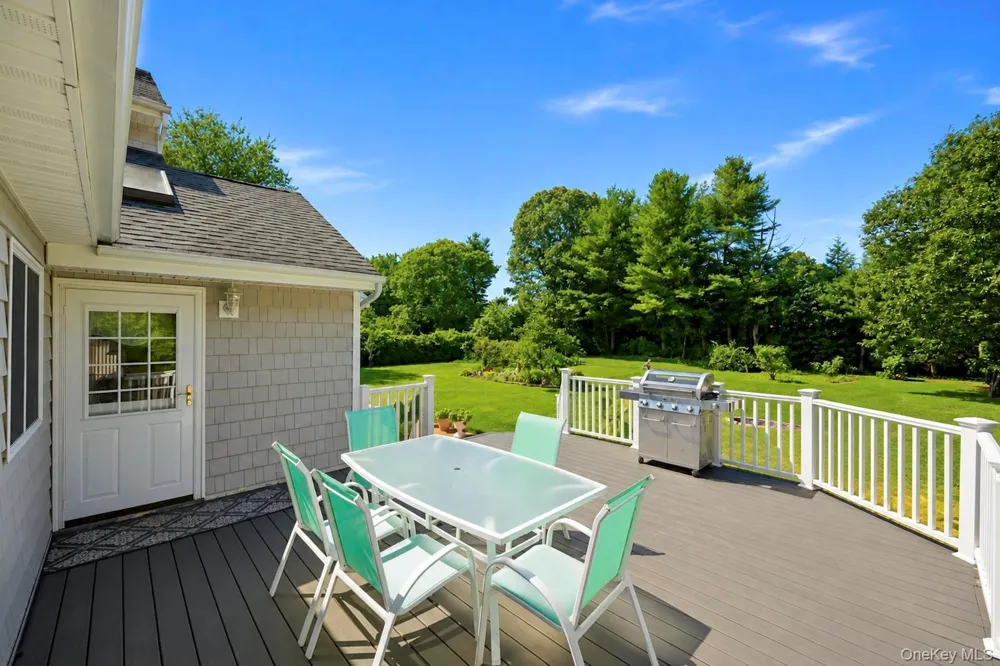 29 Niewood Drive Ridge, NY 11961