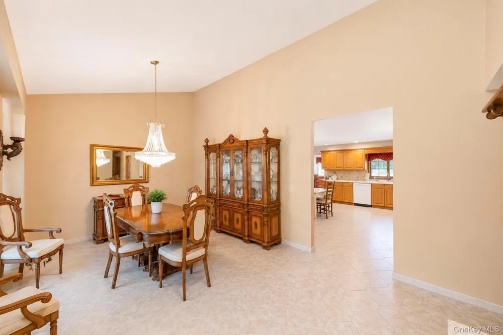 29 Niewood Drive Ridge, NY 11961