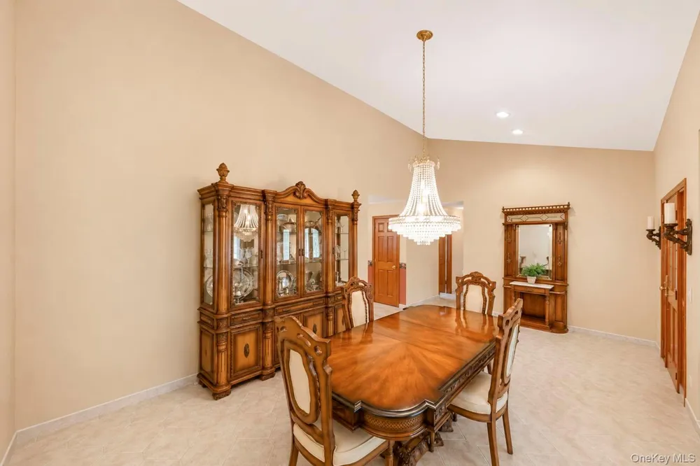 29 Niewood Drive Ridge, NY 11961