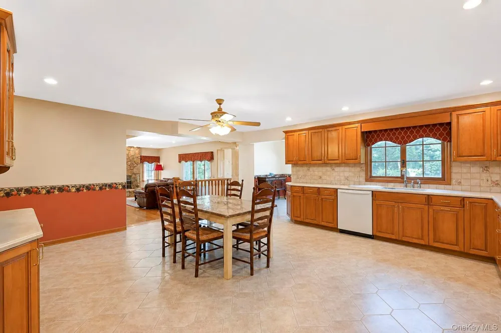29 Niewood Drive Ridge, NY 11961
