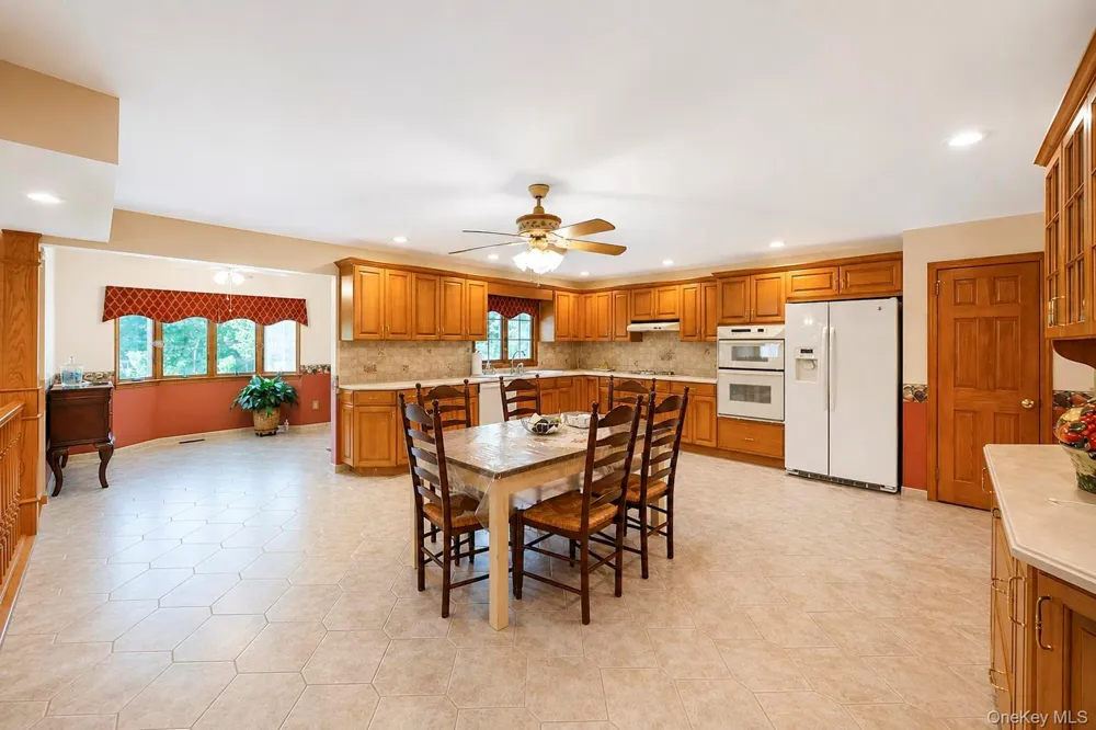 29 Niewood Drive Ridge, NY 11961