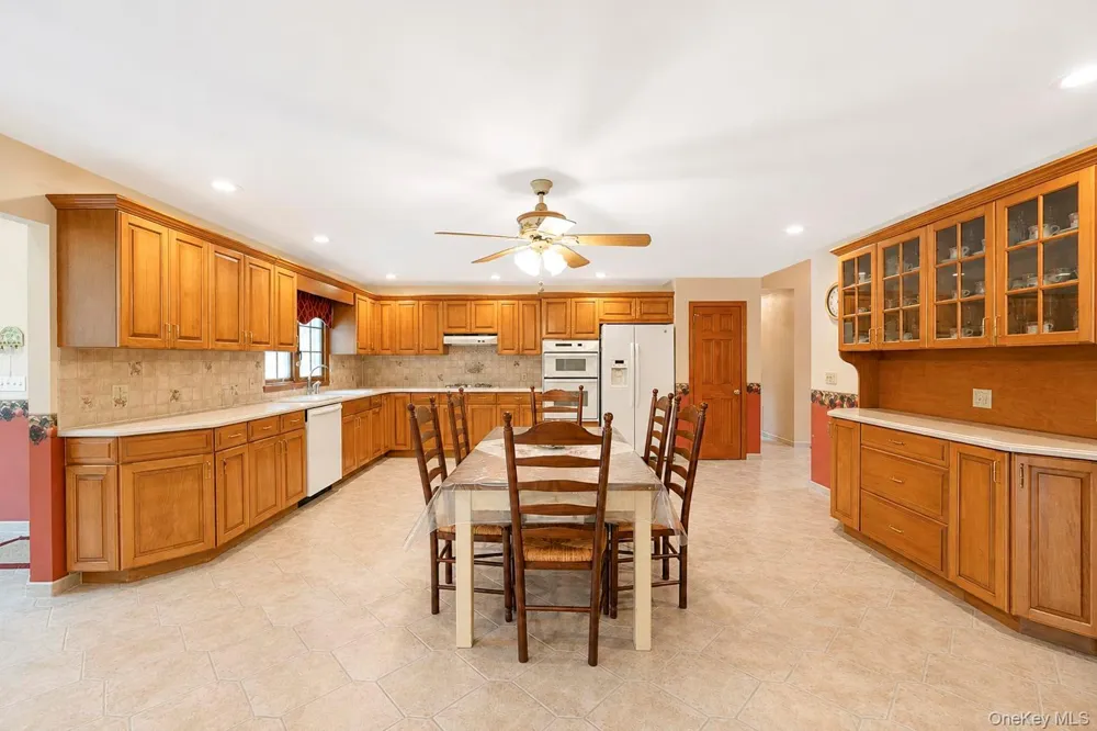 29 Niewood Drive Ridge, NY 11961