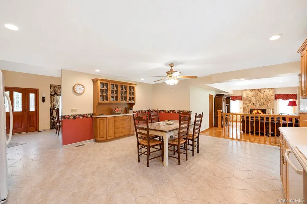 29 Niewood Drive Ridge, NY 11961