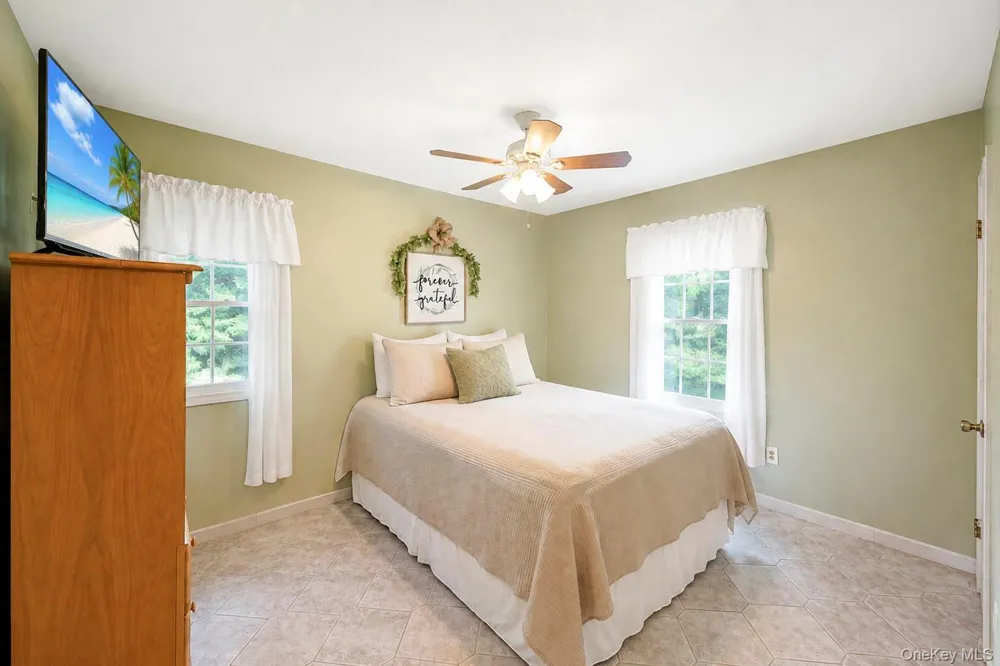 29 Niewood Drive Ridge, NY 11961