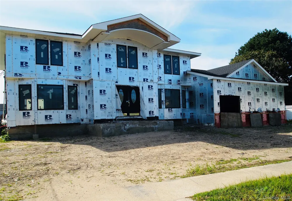 2 Skylark Road Massapequa Park, NY 11762