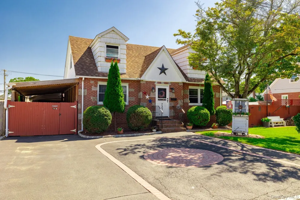 733 9th Street West Babylon, NY 11704
