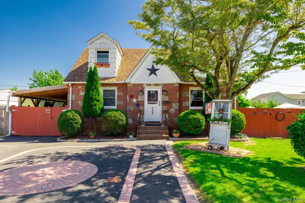 733 9th Street West Babylon, NY 11704