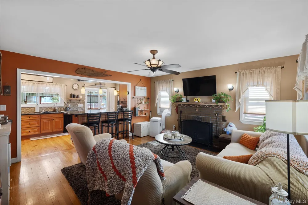 733 9th Street West Babylon, NY 11704