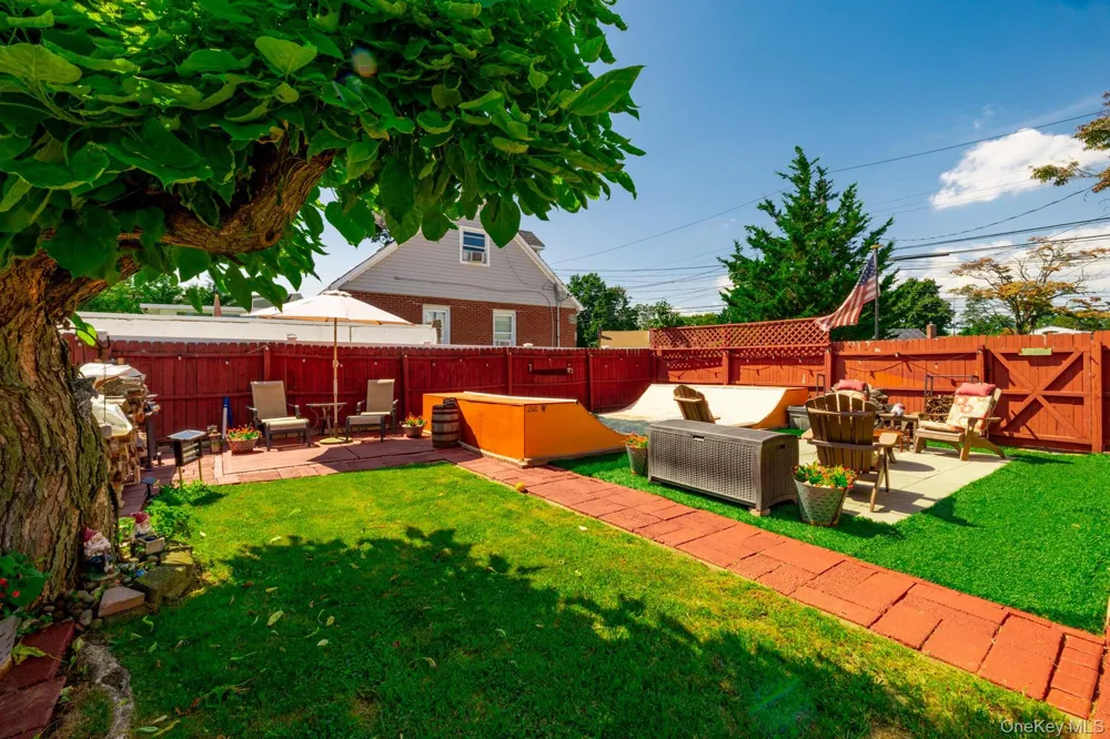 733 9th Street West Babylon, NY 11704