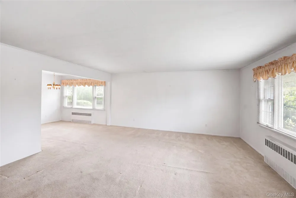 7 Barby Lane Plainview, NY 11803