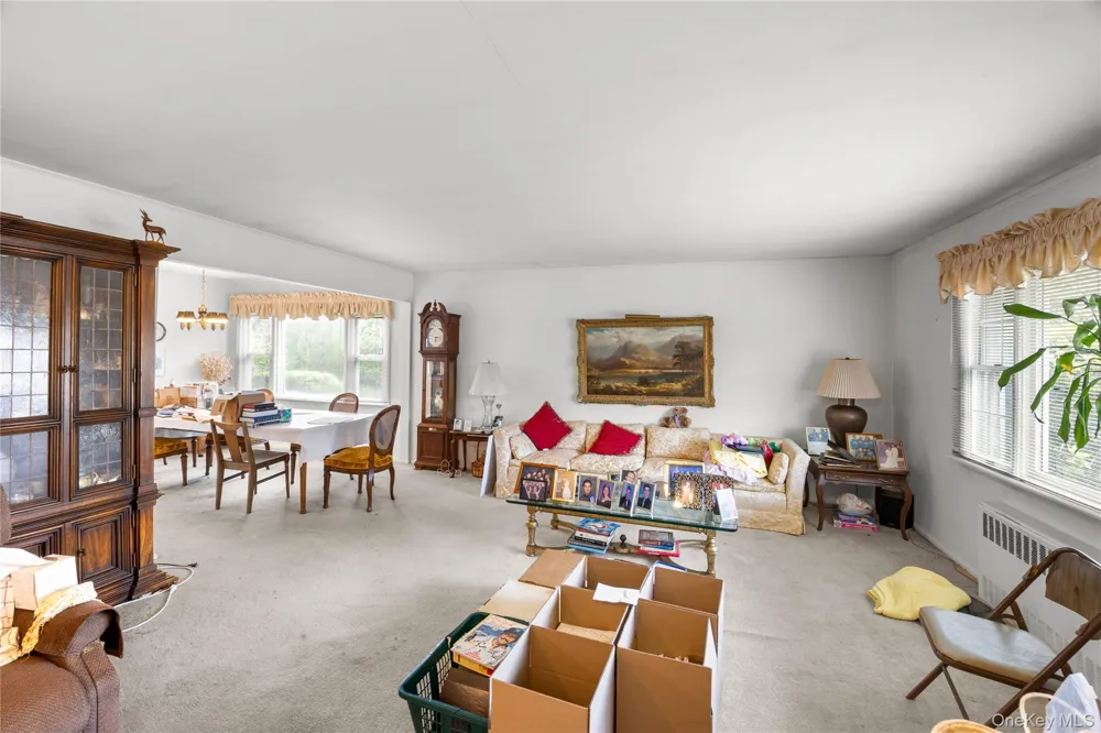 7 Barby Lane Plainview, NY 11803