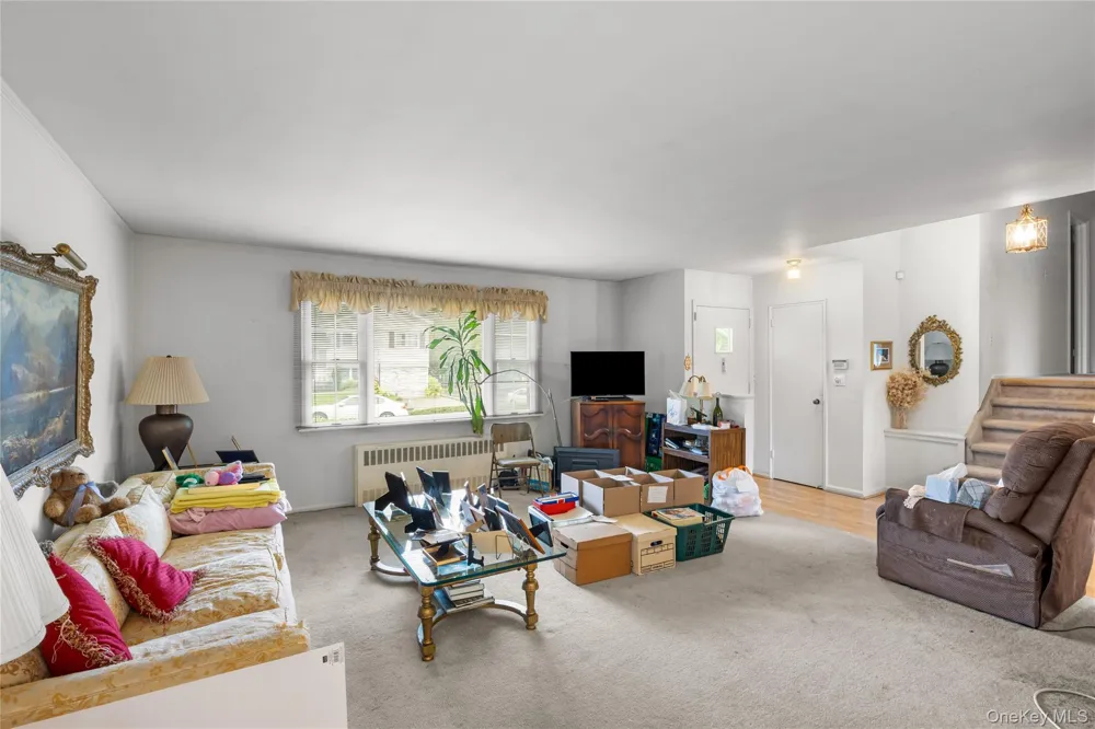 7 Barby Lane Plainview, NY 11803