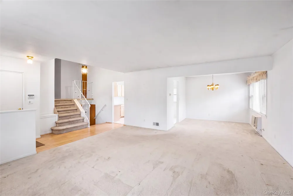7 Barby Lane Plainview, NY 11803