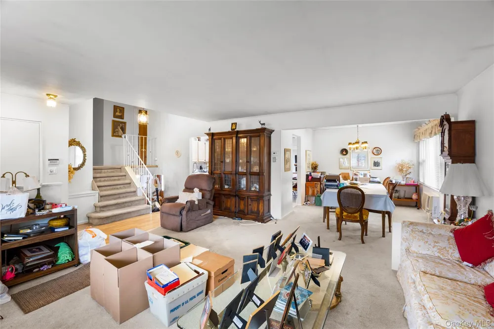 7 Barby Lane Plainview, NY 11803