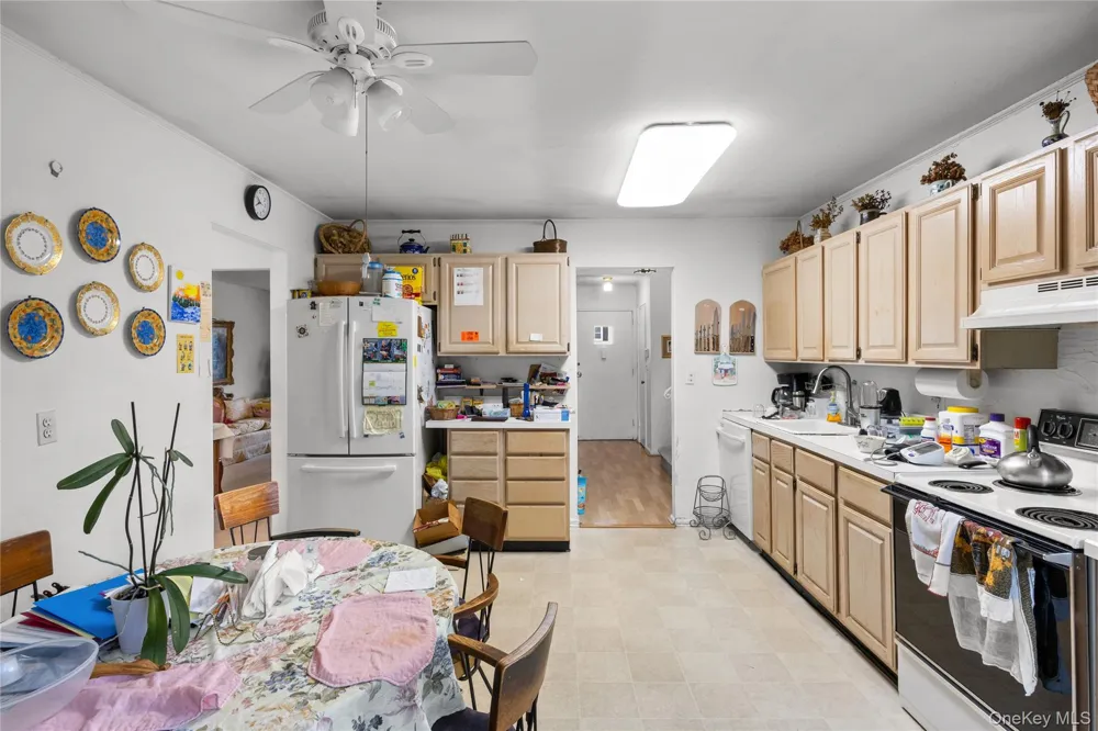 7 Barby Lane Plainview, NY 11803