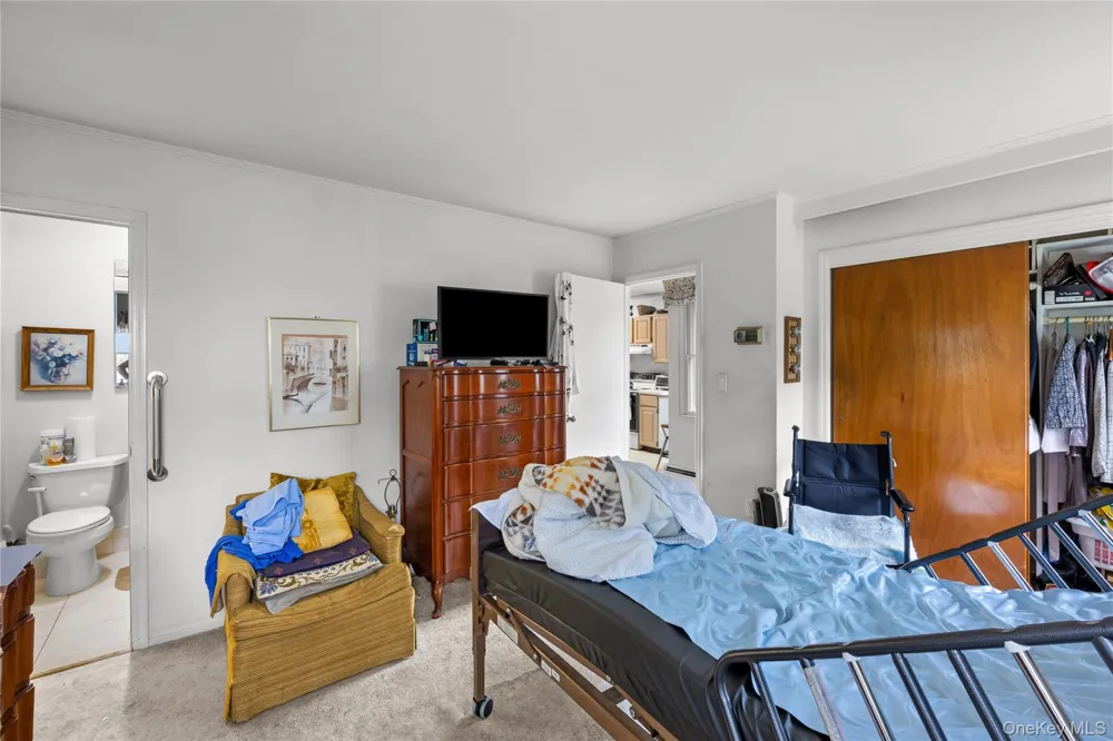 7 Barby Lane Plainview, NY 11803