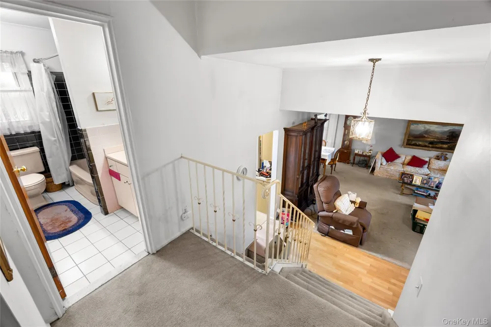 7 Barby Lane Plainview, NY 11803