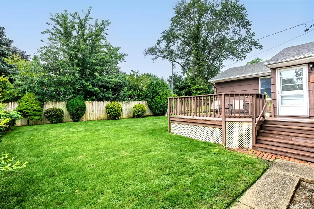 7 Barby Lane Plainview, NY 11803