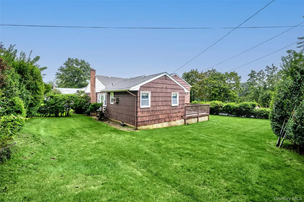 7 Barby Lane Plainview, NY 11803
