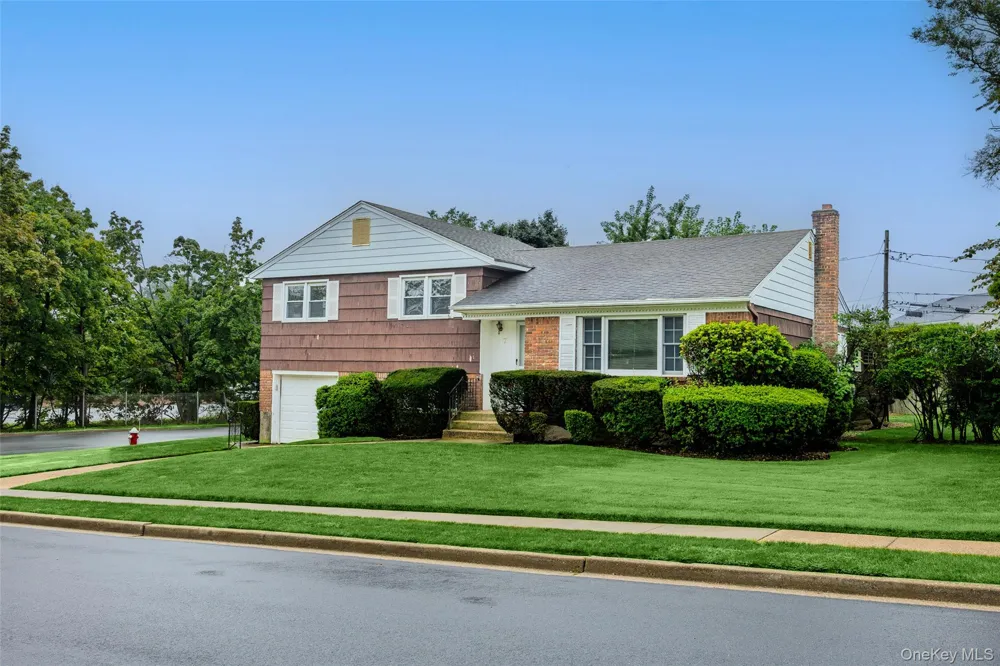 7 Barby Lane Plainview, NY 11803