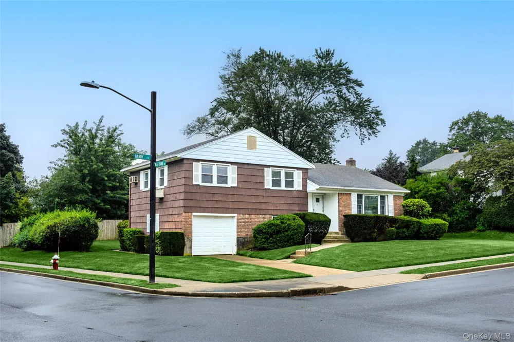 7 Barby Lane Plainview, NY 11803
