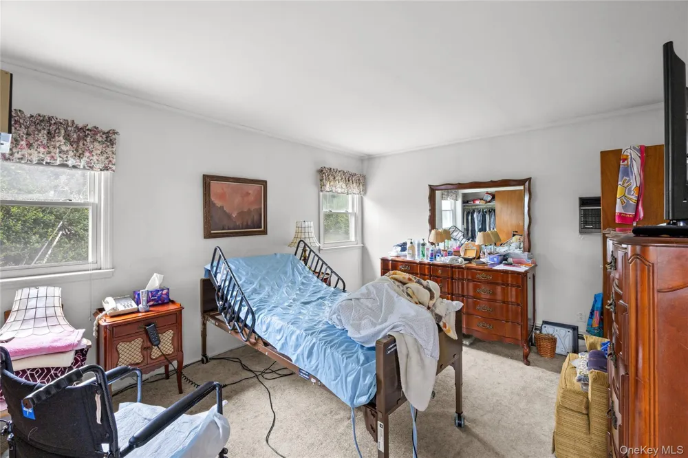 7 Barby Lane Plainview, NY 11803