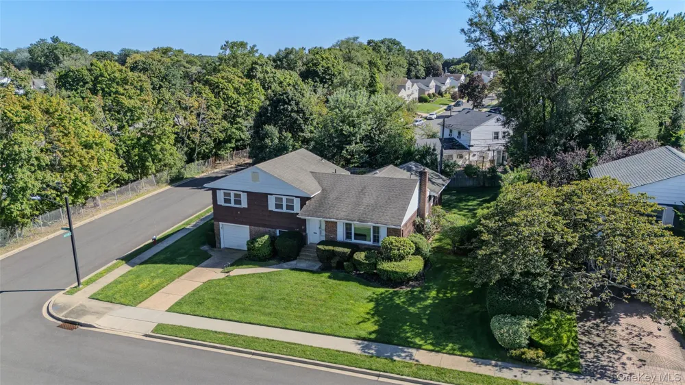7 Barby Lane Plainview, NY 11803