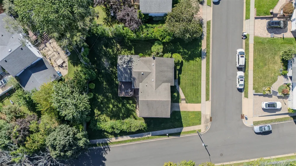 7 Barby Lane Plainview, NY 11803