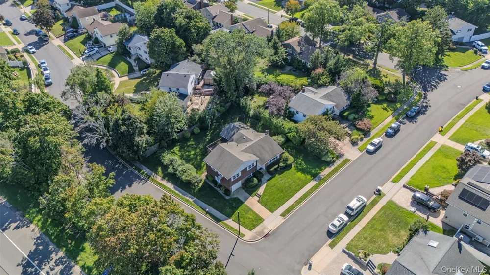 7 Barby Lane Plainview, NY 11803