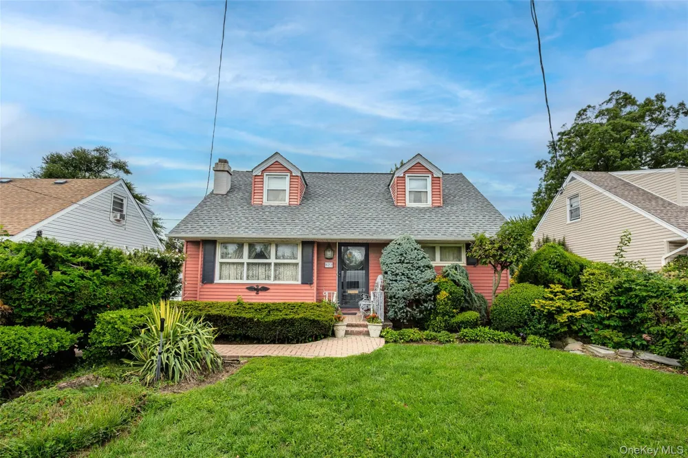 822 Peninsula Boulevard Woodmere, NY 11598