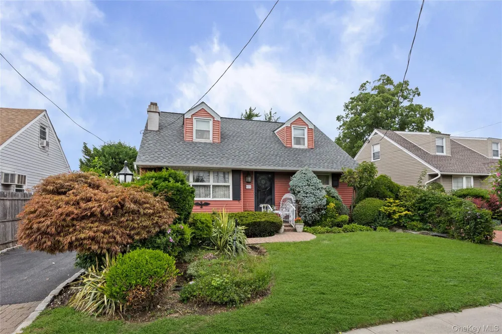 822 Peninsula Boulevard Woodmere, NY 11598