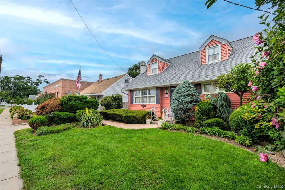 822 Peninsula Boulevard Woodmere, NY 11598