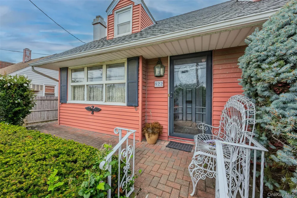 822 Peninsula Boulevard Woodmere, NY 11598