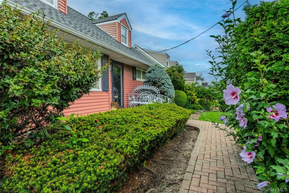 822 Peninsula Boulevard Woodmere, NY 11598