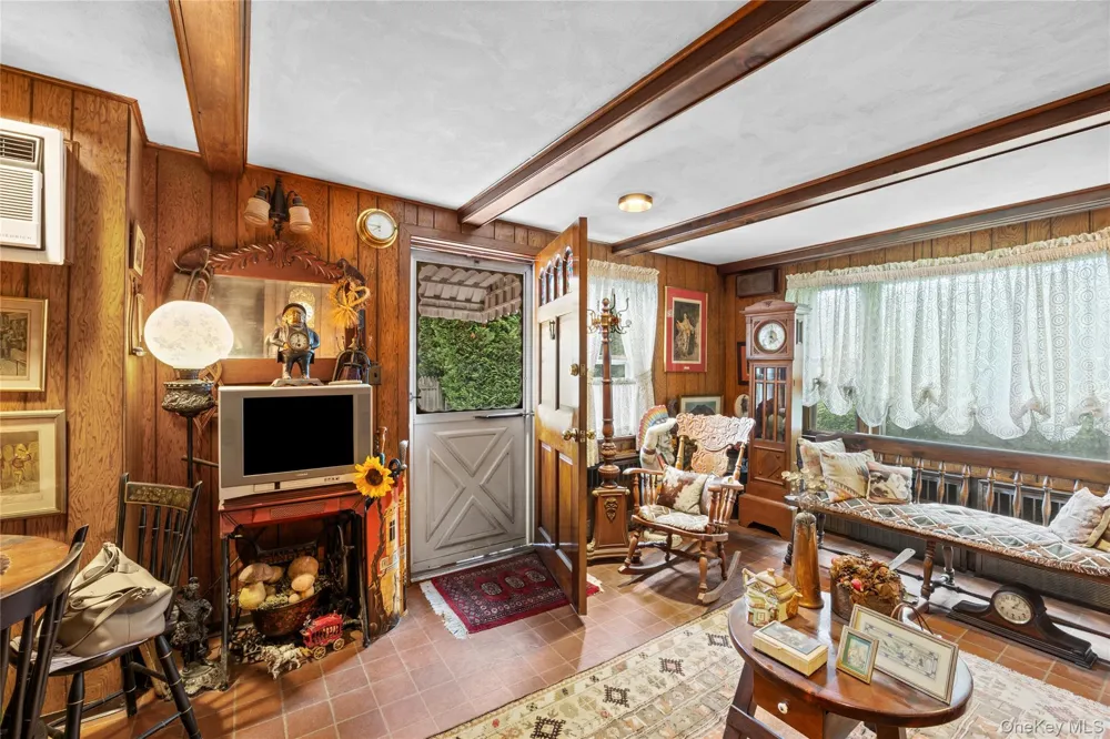 822 Peninsula Boulevard Woodmere, NY 11598