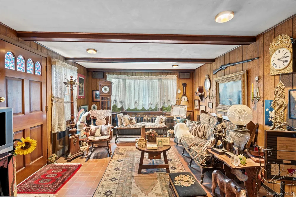 822 Peninsula Boulevard Woodmere, NY 11598