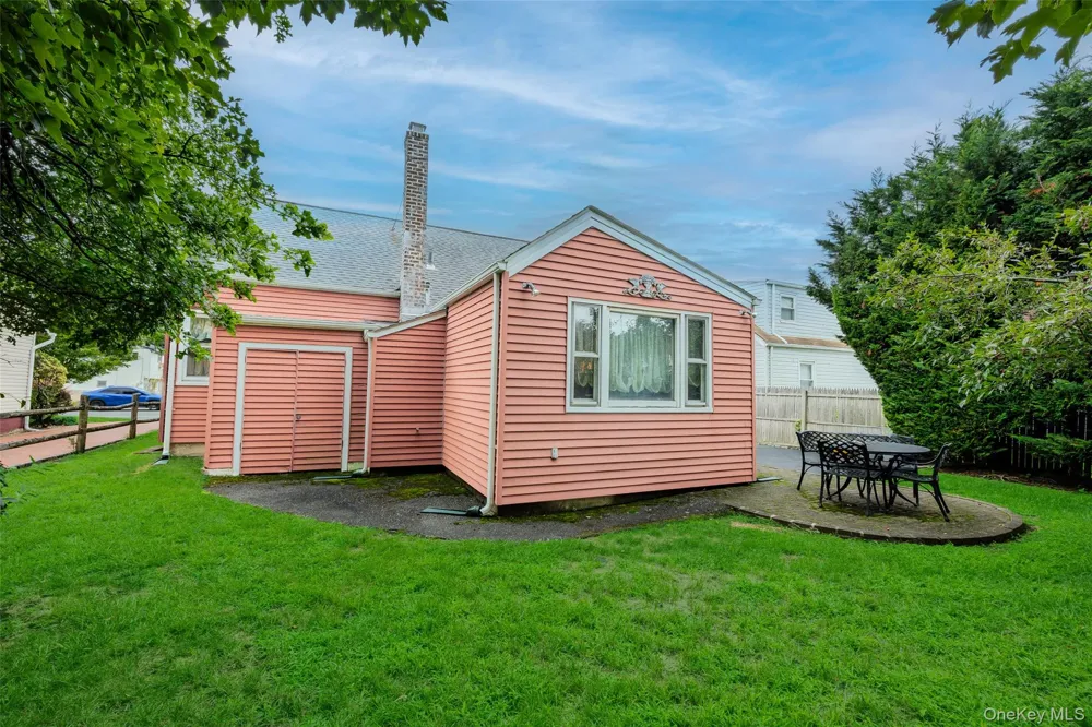822 Peninsula Boulevard Woodmere, NY 11598